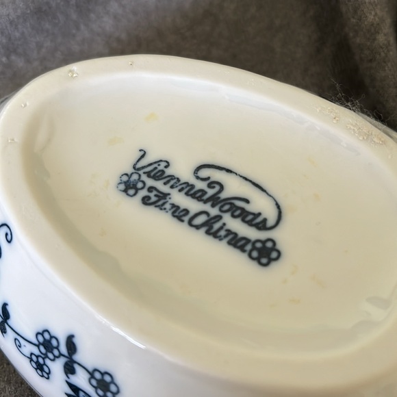 Vienna Woods Blue & White Fine China Oval Trinket Box - Picture 7 of 10